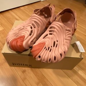 SALEHE BEMBURY X CROCS POLLEX CLOG KUWATA